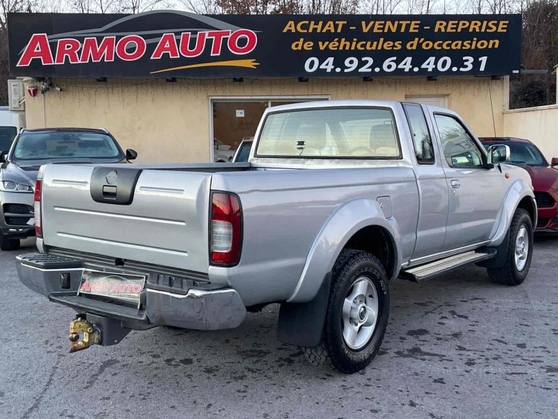 NISSAN NAVARA 2005. Concessionnaire de référence, Auto Dakar vous garantit transparence et qualité