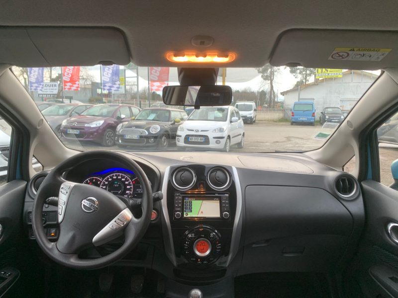 NISSAN NOTE TEKNA 2014. Auto Dakar propose des solutions de location flexibles adaptées aux besoins spécifiques de chaque client, qu'il s'agisse de courte durée pour un week-end ou de longue durée pour vos déplacements professionnels. Nos tarifs compétitifs et nos conditions avantageuses font de nous le partenaire idéal pour tous vos projets de mobilité.