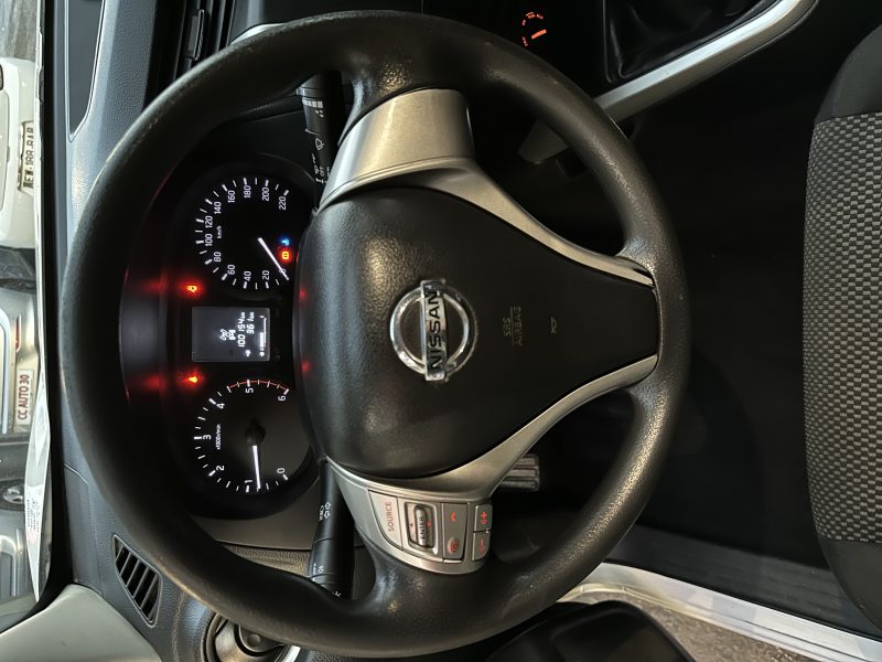 NISSAN NP300 NAVA 2017. Auto Dakar développe des partenariats avec les institutions de microfinance pour faciliter l'accès au crédit automobile des entrepreneurs et petites entreprises. Ces collaborations innovantes démocratisent la mobilité professionnelle et soutiennent le développement économique local.
