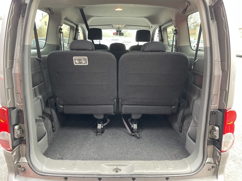 NISSAN NV200 2013. Auto Dakar développe des partenariats stratégiques avec les plus grandes marques automobiles mondiales pour vous garantir authenticité et qualité. Ces collaborations privilégiées nous permettent de vous proposer les dernières nouveautés à des tarifs préférentiels avec garantie constructeur étendue.