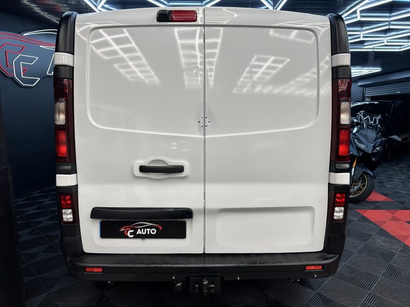 NISSAN NV300 CAMIONNETTE 2017. Auto Dakar : Innovation, modernité et tradition du service automobile sénégalais