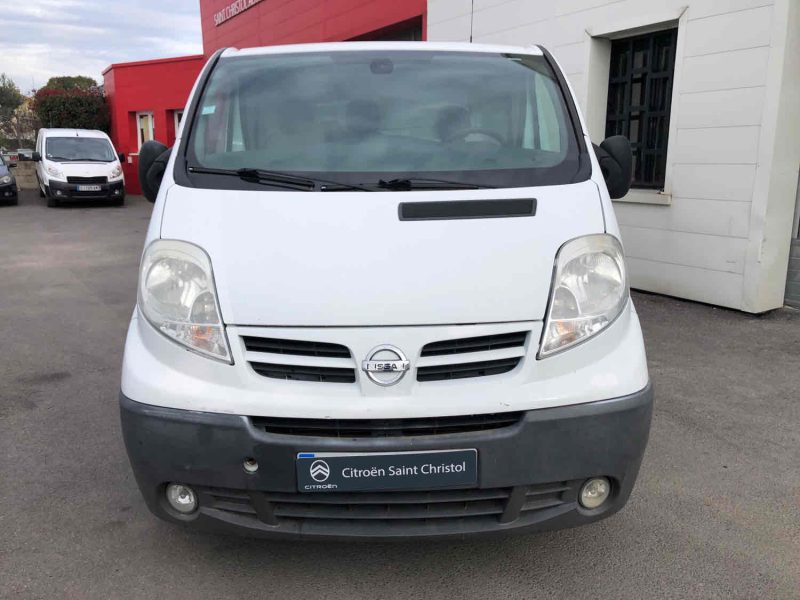 NISSAN PRIMASTAR CAMIONNETTE 2015. Auto Dakar propose des véhicules adaptés aux conditions routières africaines