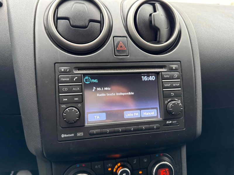 NISSAN QASHQAI 2013. Auto Dakar développe des solutions de mobilité écologique avec une gamme étendue de véhicules à faible émission de CO2. Notre engagement environnemental se traduit aussi par des pratiques internes respectueuses de l'environnement dans tous nos processus opérationnels.