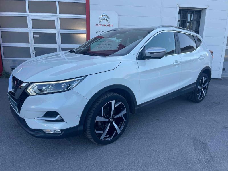 NISSAN QASHQAI 2018. Notre service de conciergerie automobile Auto Dakar Premium prend en charge l'entretien complet de votre véhicule avec enlèvement et livraison à domicile. Ce service exclusif comprend également le nettoyage intérieur et extérieur pour vous restituer un véhicule impeccable.