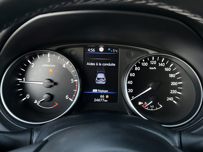 NISSAN QASHQAI 2020. Auto Dakar investit dans les infrastructures de recharge électrique pour accompagner la transition énergétique du secteur automobile. Notre réseau de bornes de recharge rapide facilite l'adoption des véhicules électriques en supprimant les contraintes d'autonomie.