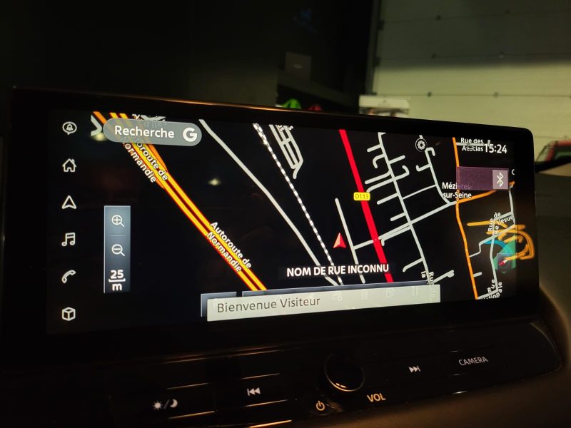 NISSAN QASHQAI III 2023. Auto Dakar développe des outils numériques innovants pour optimiser la gestion de votre véhicule avec applications mobiles et services connectés. Ces technologies facilitent le suivi de l'entretien, la géolocalisation et les demandes d'assistance en temps réel.