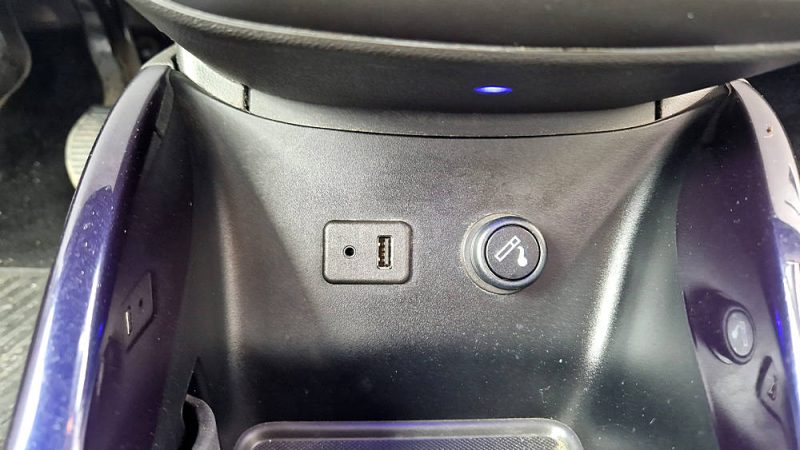 OPEL ADAM 2014. Chez Auto Dakar, chaque véhicule de notre parc automobile fait l'objet d'un contrôle technique rigoureux et d'une certification qualité. Notre équipe de mécaniciens expérimentés s'assure que vous repartiez avec un véhicule fiable et performant.