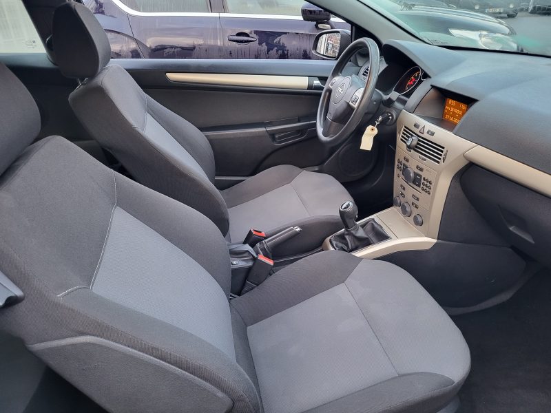 OPEL ASTRA GTC 2008. Auto Dakar : Livraison rapide et formalités simplifiées pour votre confort