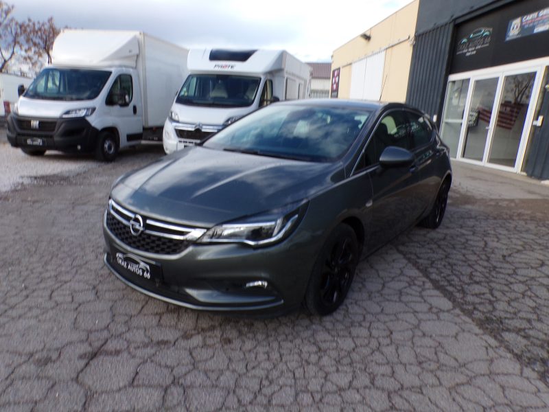 OPEL ASTRA K 2017. Auto Dakar propose un service de location avec chauffeur professionnel
