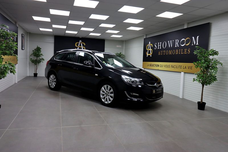 OPEL ASTRA SPORTS TOURER 2013. Chez Auto Dakar, trouvez la voiture de vos rêves parmi notre vaste gamme de véhicules