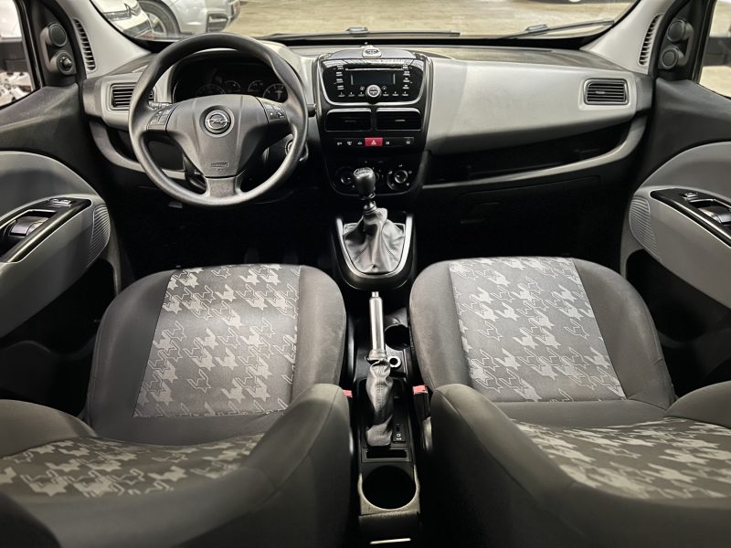 OPEL COMBO 2016. Notre service de conciergerie automobile Auto Dakar Premium prend en charge l'entretien complet de votre véhicule avec enlèvement et livraison à domicile. Ce service exclusif comprend également le nettoyage intérieur et extérieur pour vous restituer un véhicule impeccable.