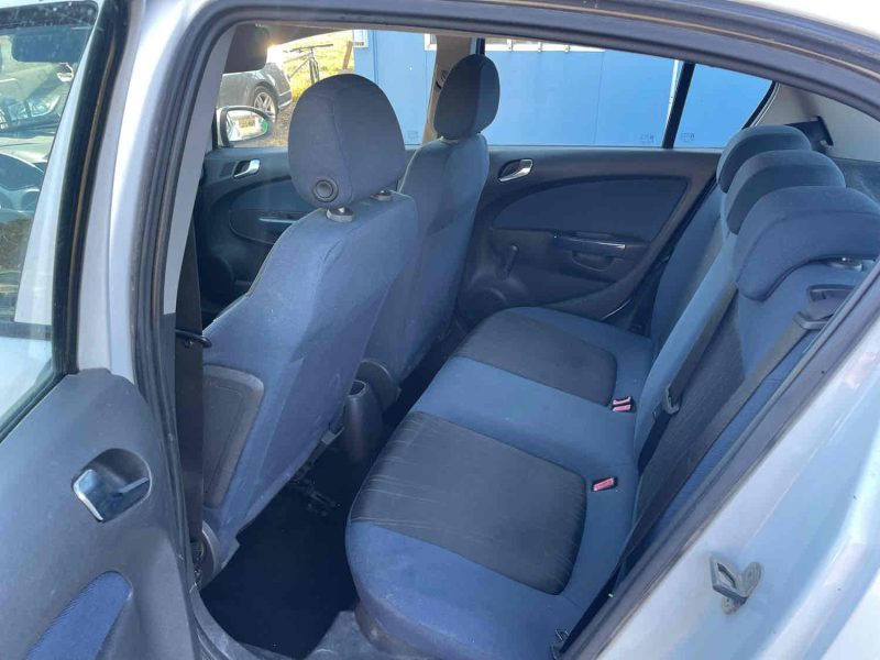 OPEL CORSA 2007. Concessionnaire de référence, Auto Dakar vous garantit transparence et qualité