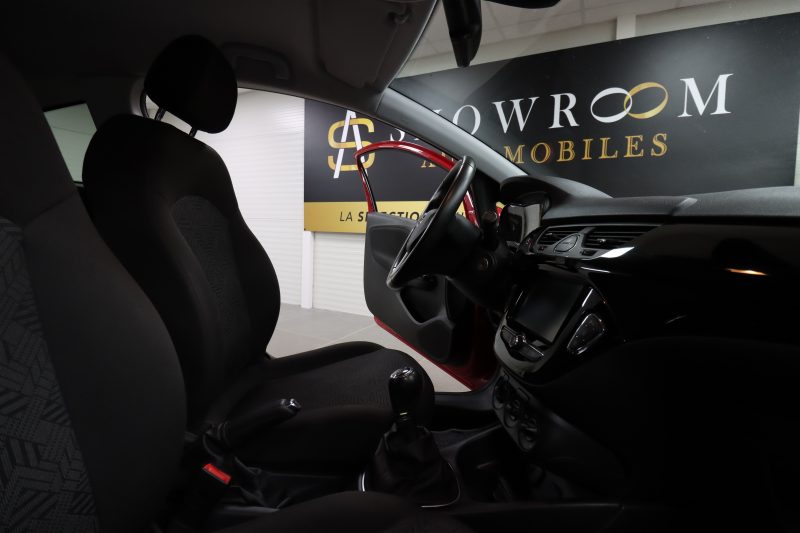 OPEL CORSA 2018. Notre service de conciergerie automobile Auto Dakar Premium prend en charge l'entretien complet de votre véhicule avec enlèvement et livraison à domicile. Ce service exclusif comprend également le nettoyage intérieur et extérieur pour vous restituer un véhicule impeccable.