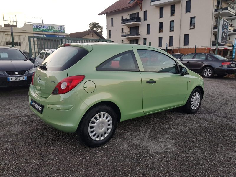 OPEL CORSA D 2009. Auto Dakar propose des solutions de mobilité intégrée combinant location de véhicules, assurance, carburant et maintenance dans des forfaits tout-inclus. Cette approche globale simplifie la gestion de votre mobilité tout en optimisant vos coûts de transport professionnel ou personnel.