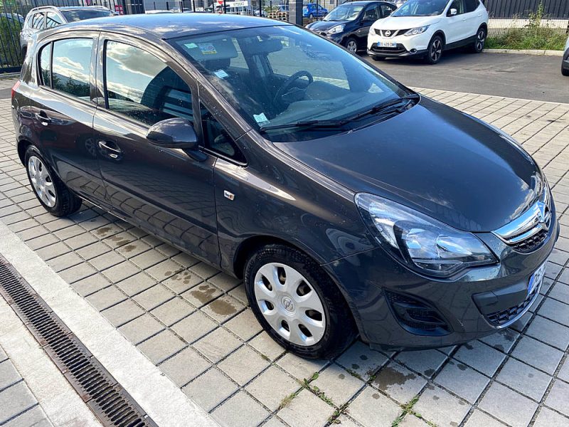 OPEL CORSA D 2014. Showroom climatisé et espace client confortable chez Auto Dakar pour votre bien-être