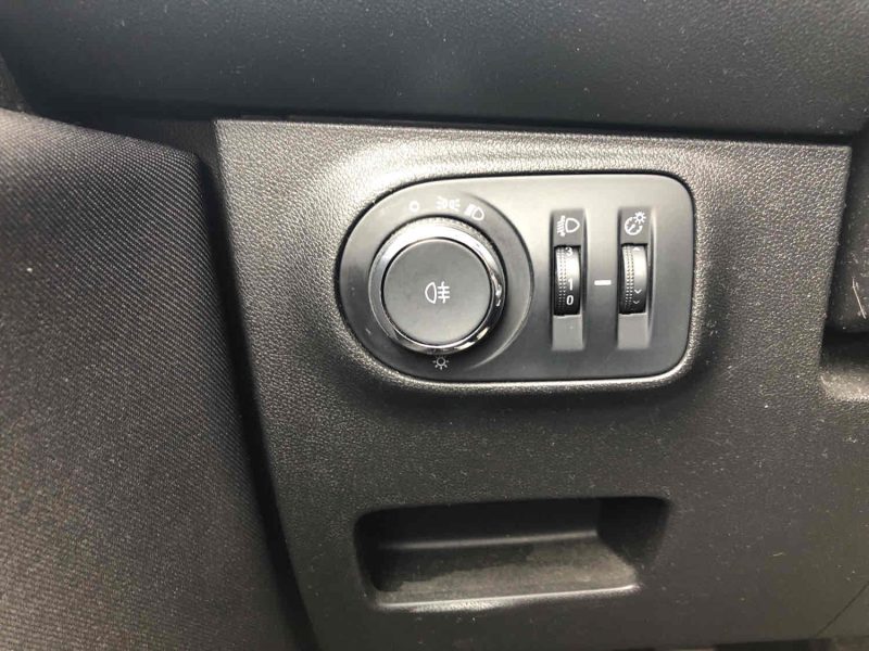 OPEL CORSA E 2014. Rejoignez la communauté des clients satisfaits d'Auto Dakar, référence automobile dakaroise