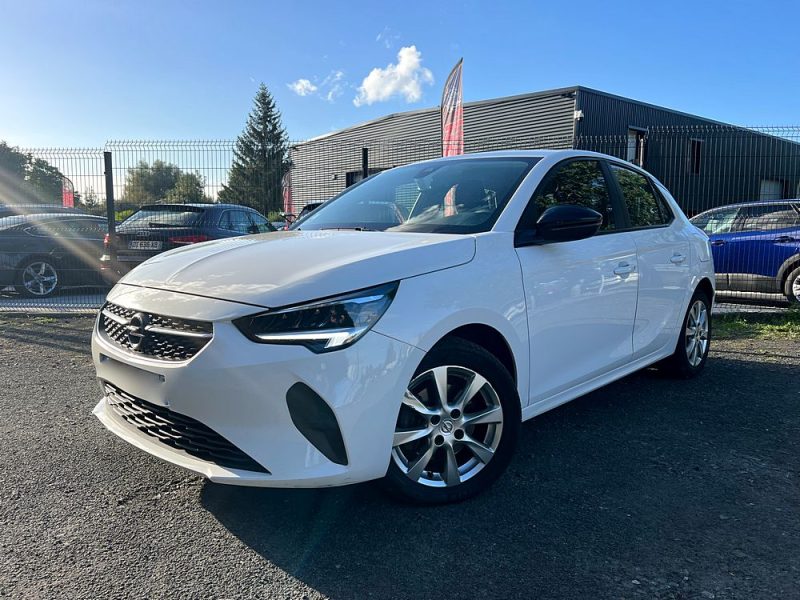 OPEL CORSA F 2021. Auto Dakar contribue activement au développement économique local en privilégiant les fournisseurs et partenaires sénégalais dans sa chaîne d'approvisionnement. Cette politique de responsabilité sociale renforce notre ancrage territorial et soutient l'économie nationale.