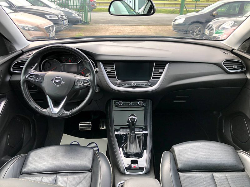 OPEL GRANDLAND X 2018. Service de conciergerie automobile exclusif chez Auto Dakar pour les clients VIP