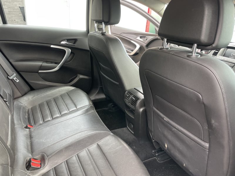 OPEL INSIGNIA 2.0 TDCI 160CV 2010. Auto Dakar propose des solutions de financement personnalisées avec des taux préférentiels négociés auprès de nos partenaires bancaires. Nos conseillers financiers étudient votre dossier avec attention pour vous proposer les conditions de crédit les plus avantageuses du marché.