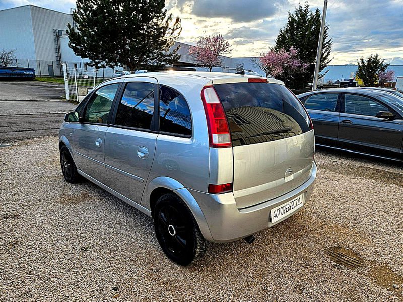 OPEL MERIVA A MONOSPACE 2004. Auto Dakar révolutionne le marché automobile sénégalais avec une approche client personnalisée et des services d'exception. Notre engagement quotidien consiste à vous offrir une expérience d'achat unique, alliant conseils d'experts et solutions de financement sur mesure.