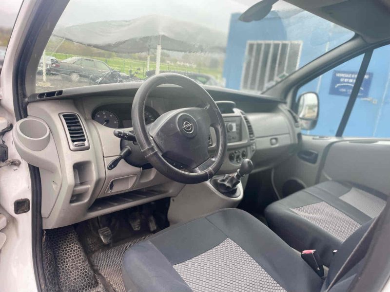 OPEL VIVARO A FOURGON 2011. Vivez l'expérience Auto Dakar : showroom moderne et accueil personnalisé
