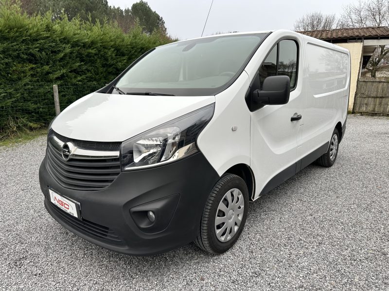 OPEL VIVARO B CAMIONNETTE 2019. Auto Dakar propose une flotte diversifiée : berlines, SUV, 4x4, utilitaires et véhicules de luxe