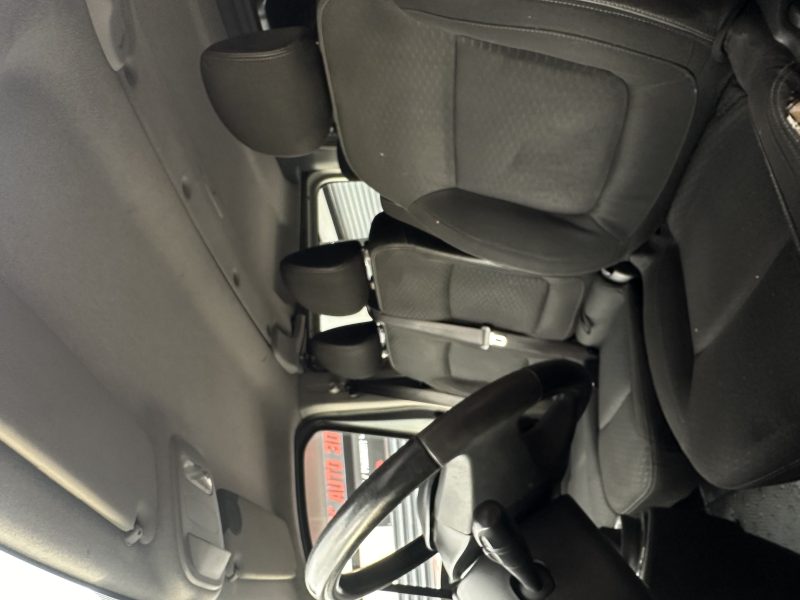 OPEL VIVARO B FOURGON 2017. Auto Dakar met l'accent sur la durabilité avec des véhicules éco-responsables
