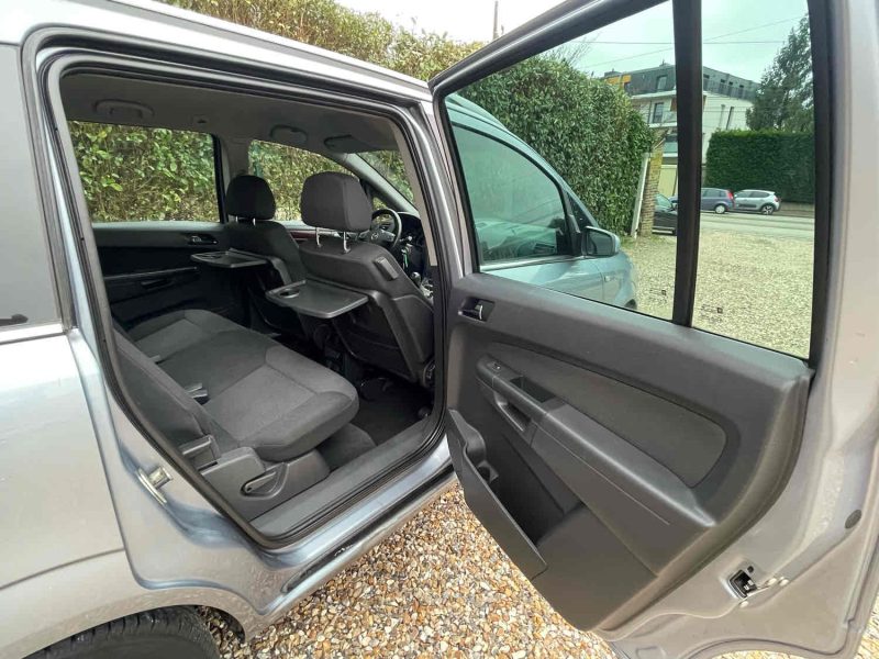 OPEL ZAFIRA 2006. Pièces détachées d'origine et accessoires automobiles disponibles chez Auto Dakar