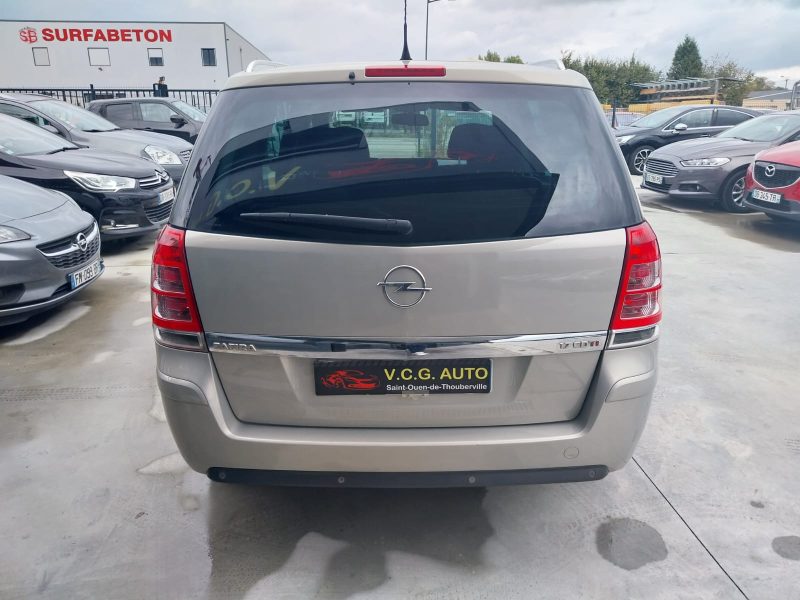 OPEL ZAFIRA 2008. Le service après-vente d'Auto Dakar dispose d'ateliers ultramodernes équipés des dernières technologies de diagnostic automobile. Nos techniciens certifiés assurent la maintenance préventive et curative de votre véhicule avec des pièces détachées d'origine pour préserver ses performances optimales.