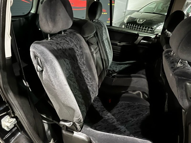 OPEL ZAFIRA A MONOSPACE 2002. Le service de conseil Auto Dakar Expertise accompagne les investisseurs dans leurs projets d'acquisition de véhicules commerciaux ou industriels. Notre analyse financière approfondie évalue la rentabilité de vos investissements automobiles et optimise votre retour sur investissement.
