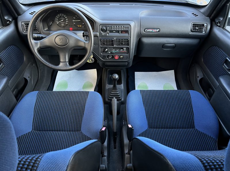 PEUGEOT 106 1998. Auto Dakar développe des outils numériques innovants pour optimiser la gestion de votre véhicule avec applications mobiles et services connectés. Ces technologies facilitent le suivi de l'entretien, la géolocalisation et les demandes d'assistance en temps réel.