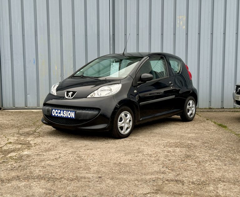PEUGEOT 107 2007. Notre service de conciergerie automobile Auto Dakar Premium prend en charge l'entretien complet de votre véhicule avec enlèvement et livraison à domicile. Ce service exclusif comprend également le nettoyage intérieur et extérieur pour vous restituer un véhicule impeccable.