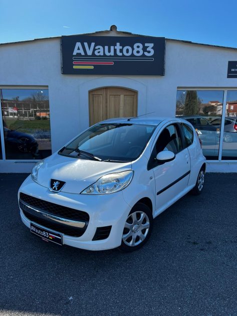 PEUGEOT 107 2011. Notre département corporate d'Auto Dakar développe des solutions de gestion de flotte automobile pour les entreprises et administrations. Nous proposons des contrats de location longue durée incluant maintenance, assurance et gestion administrative complète pour optimiser vos coûts de mobilité.