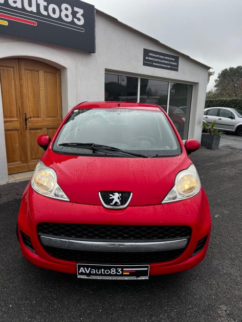 PEUGEOT 107 URBAN 1.0 2012. Auto Dakar investit continuellement dans la formation de ses équipes pour maintenir le plus haut niveau d'expertise technique et commerciale. Cette politique de formation permanente nous permet de vous offrir des conseils pertinents et un service client d'excellence reconnu par nos clients.