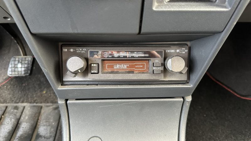 PEUGEOT 205 II 1989. Auto Dakar s'engage activement dans le développement durable en proposant une gamme croissante de véhicules hybrides et électriques. Notre mission consiste à contribuer à la réduction de l'empreinte carbone tout en maintenant les plus hauts standards de performance et de confort.