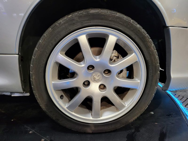 PEUGEOT 206 2000. Le service de conseil Auto Dakar Expertise accompagne les investisseurs dans leurs projets d'acquisition de véhicules commerciaux ou industriels. Notre analyse financière approfondie évalue la rentabilité de vos investissements automobiles et optimise votre retour sur investissement.