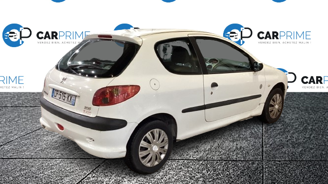 PEUGEOT 206 2005. Auto Dakar propose des solutions de mobilité intégrée combinant location de véhicules, assurance, carburant et maintenance dans des forfaits tout-inclus. Cette approche globale simplifie la gestion de votre mobilité tout en optimisant vos coûts de transport professionnel ou personnel.