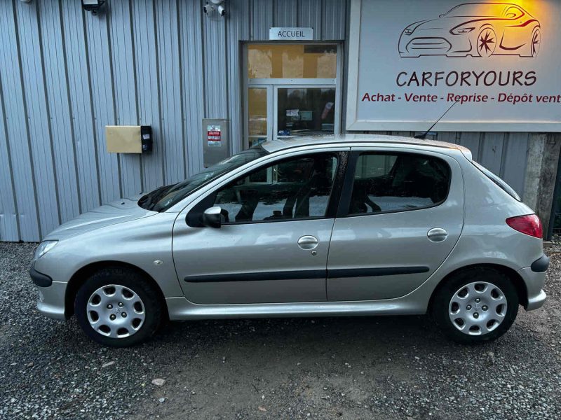 PEUGEOT 206 2008. Formations de conduite et stage de perfectionnement avec les partenaires d'Auto Dakar