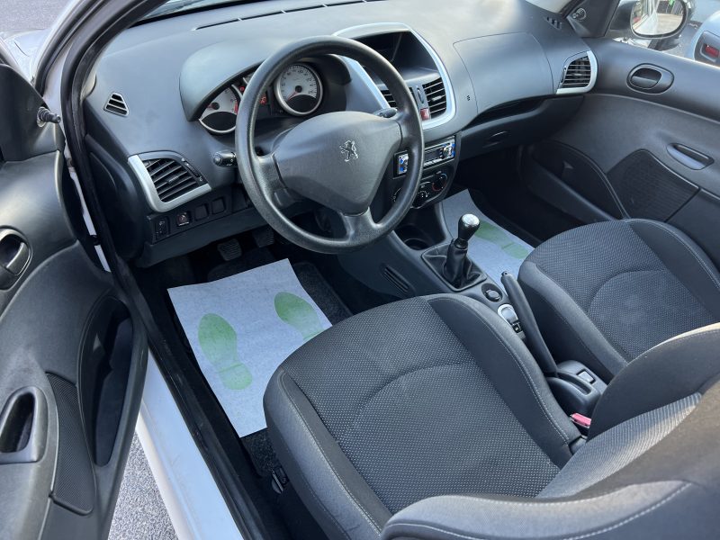 PEUGEOT 206 2009. Testez avant d'acheter avec les essais gratuits proposés par Auto Dakar