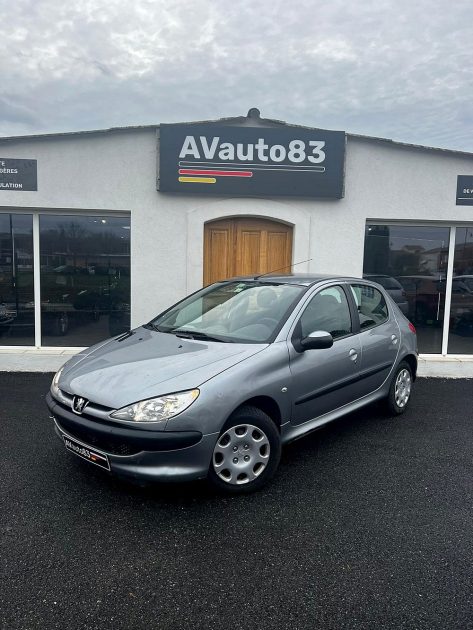 PEUGEOT 206 HDI 70 5T 2005. Découvrez les promotions exclusives d'Auto Dakar, leader de l'automobile à Dakar