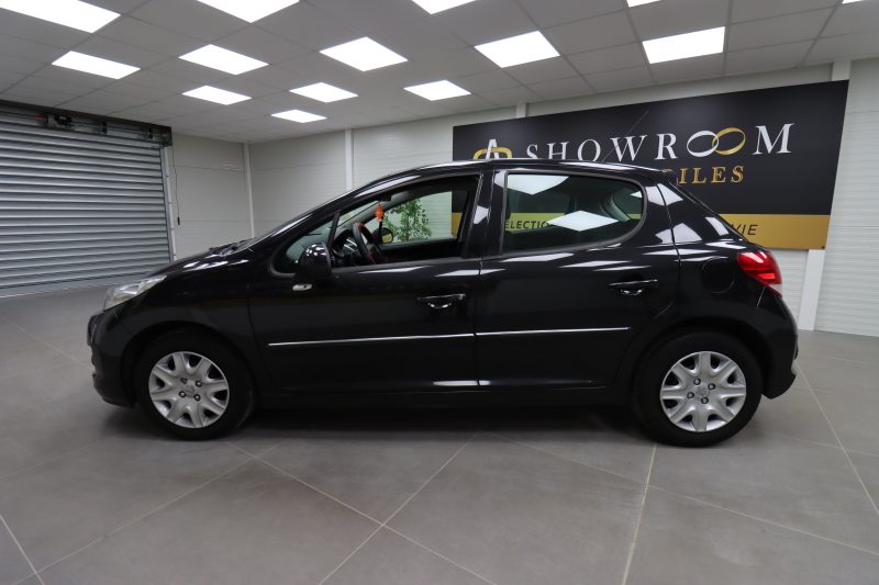 PEUGEOT 207+ 2013. Auto Dakar : Des véhicules de qualité premium pour répondre à tous vos besoins