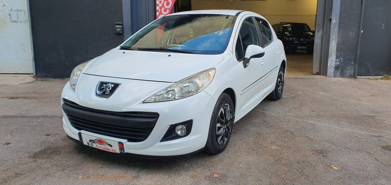 PEUGEOT 207 + 2013. Auto Dakar organise des rallyes et événements automobiles pour promouvoir la culture automobile au Sénégal avec des activités ludiques et pédagogiques. Ces manifestations renforcent les liens avec notre communauté de passionnés et développent l'expertise locale.