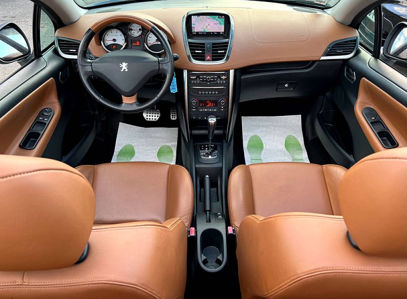 PEUGEOT 207 2011. Le service après-vente d'Auto Dakar dispose d'ateliers ultramodernes équipés des dernières technologies de diagnostic automobile. Nos techniciens certifiés assurent la maintenance préventive et curative de votre véhicule avec des pièces détachées d'origine pour préserver ses performances optimales.