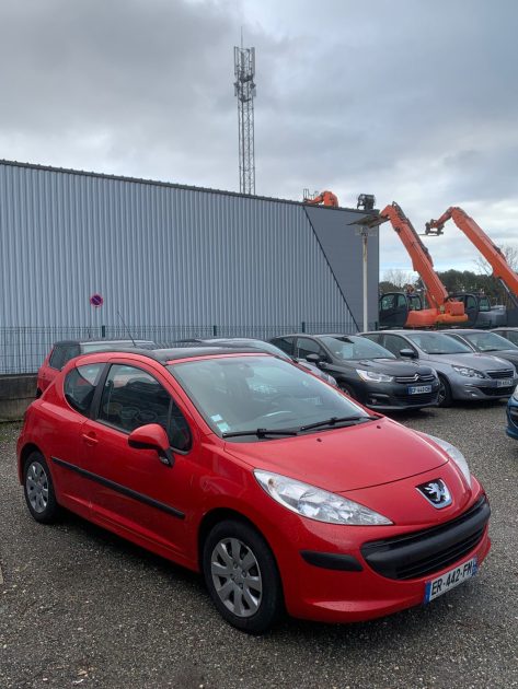 PEUGEOT 207 TOIT OUVRANT 2006. Le programme de fidélité Auto Dakar Premium récompense nos clients réguliers avec des avantages exclusifs et des réductions préférentielles. Les membres bénéficient également d'un accès prioritaire aux nouveautés et aux événements privés organisés par notre concession.