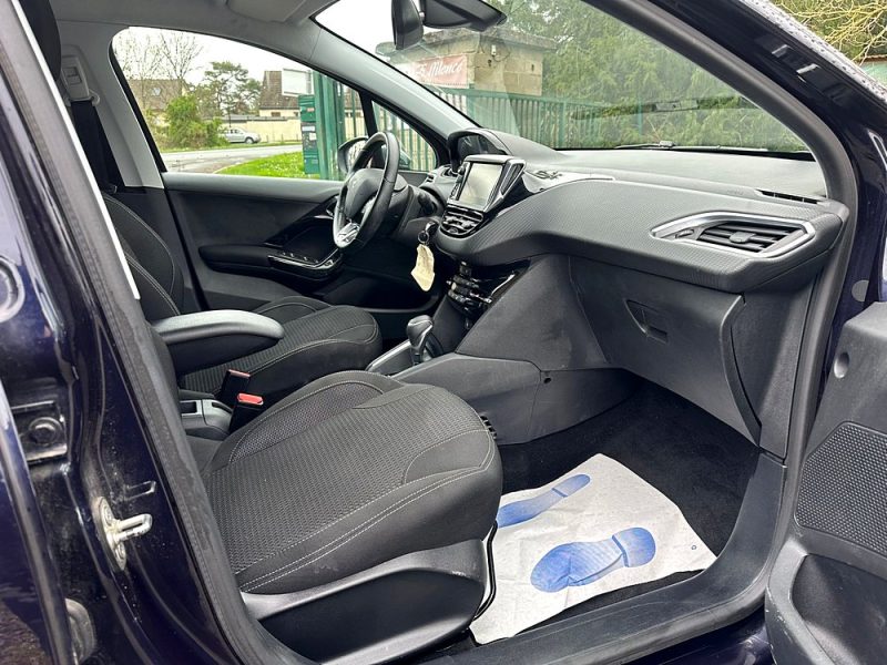 PEUGEOT 208 1.2 PURETECH ALLURE 2018. Pièces détachées d'origine et accessoires automobiles disponibles chez Auto Dakar