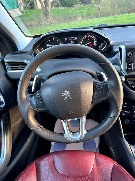PEUGEOT 208 1.6 HDI ALLURE 2012. Depuis plus de trois décennies, Auto Dakar construit sa réputation sur la confiance et l'excellence opérationnelle. Nous sommes fiers d'accompagner des milliers de familles et d'entreprises dans leurs projets de mobilité avec professionnalisme et intégrité.