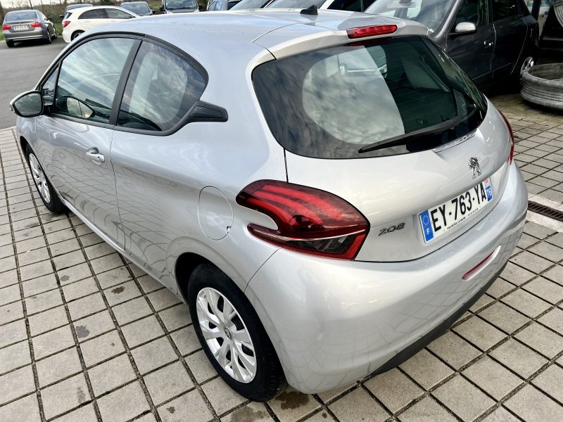 PEUGEOT 208 1.6L BLUE HDI 75CH PACK BUSINESS 2018. Auto Dakar propose un service de location avec chauffeur professionnel