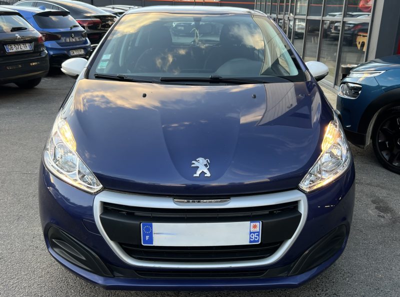 PEUGEOT 208 2017. Auto Dakar développe des partenariats stratégiques avec les plus grandes marques automobiles mondiales pour vous garantir authenticité et qualité. Ces collaborations privilégiées nous permettent de vous proposer les dernières nouveautés à des tarifs préférentiels avec garantie constructeur étendue.