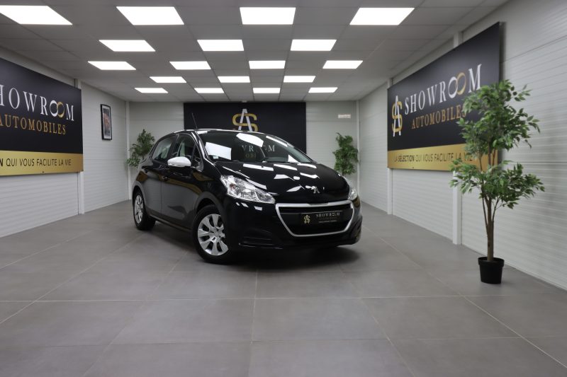 PEUGEOT 208 2018. La recherche et développement Auto Dakar explore les adaptations technologiques nécessaires pour optimiser les performances automobiles en climat tropical. Ces innovations spécifiques au contexte africain améliorent la fiabilité et la durabilité des véhicules dans nos conditions d'utilisation.