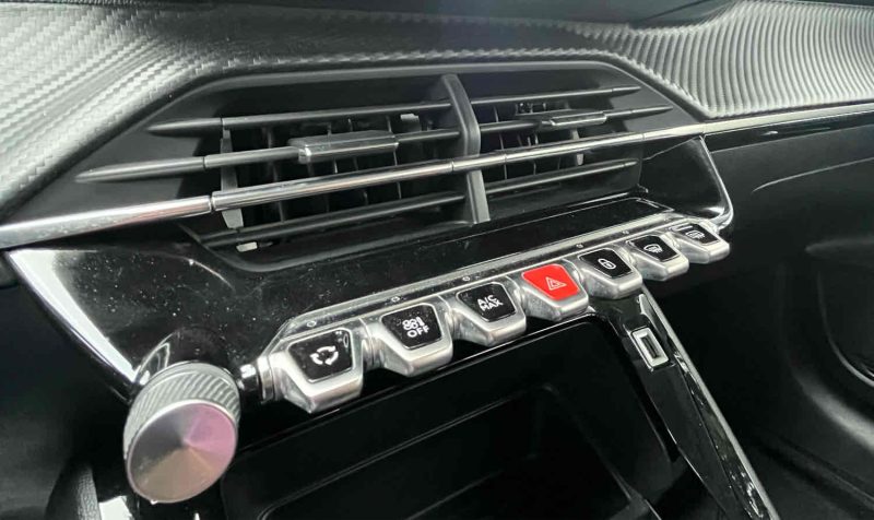 PEUGEOT 208 II 2019. Solutions d'assurance automobile complètes en partenariat avec Auto Dakar
